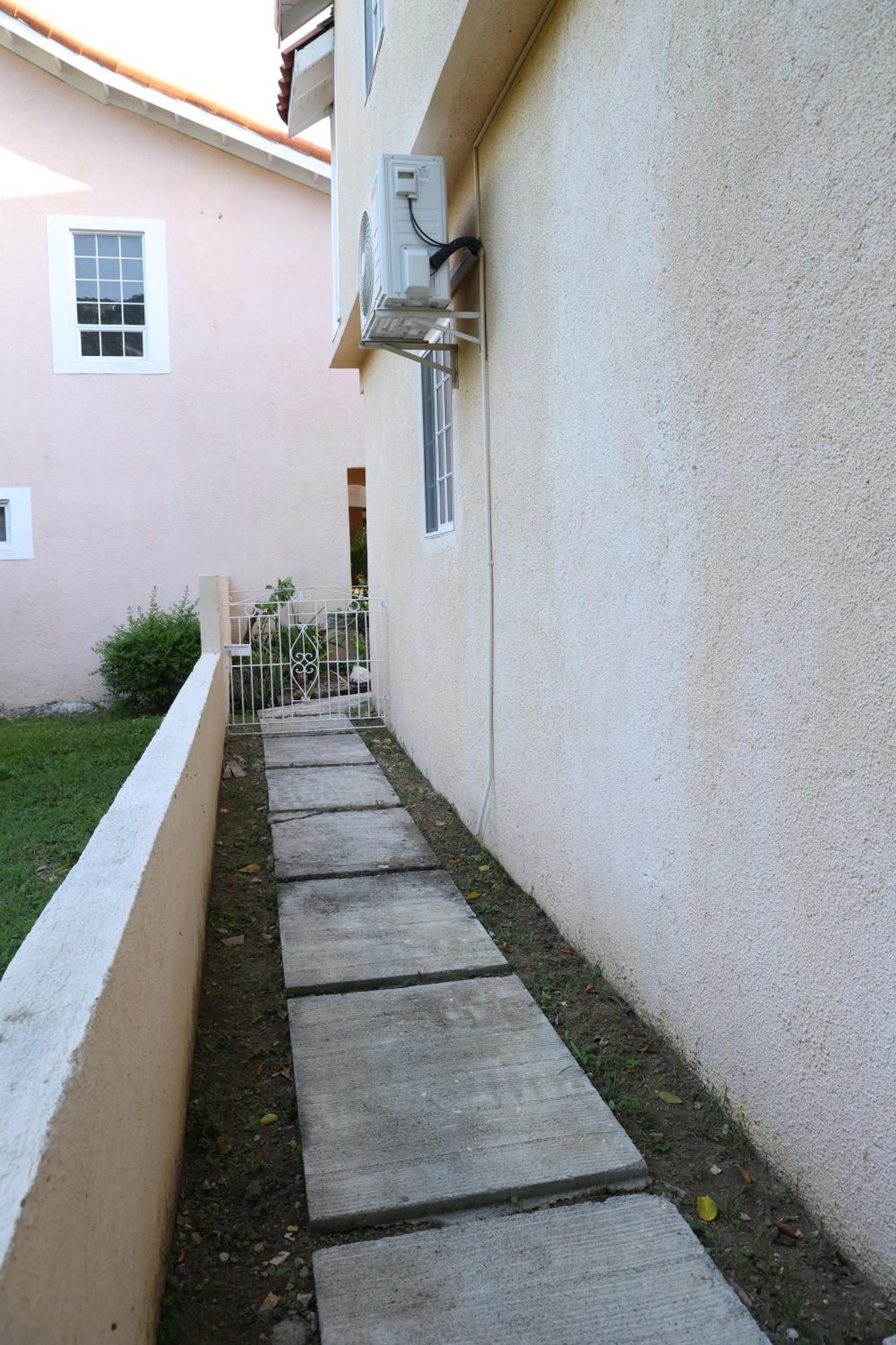 Spacious Luxury 3 Bed Rooms In Kingston Exterior photo