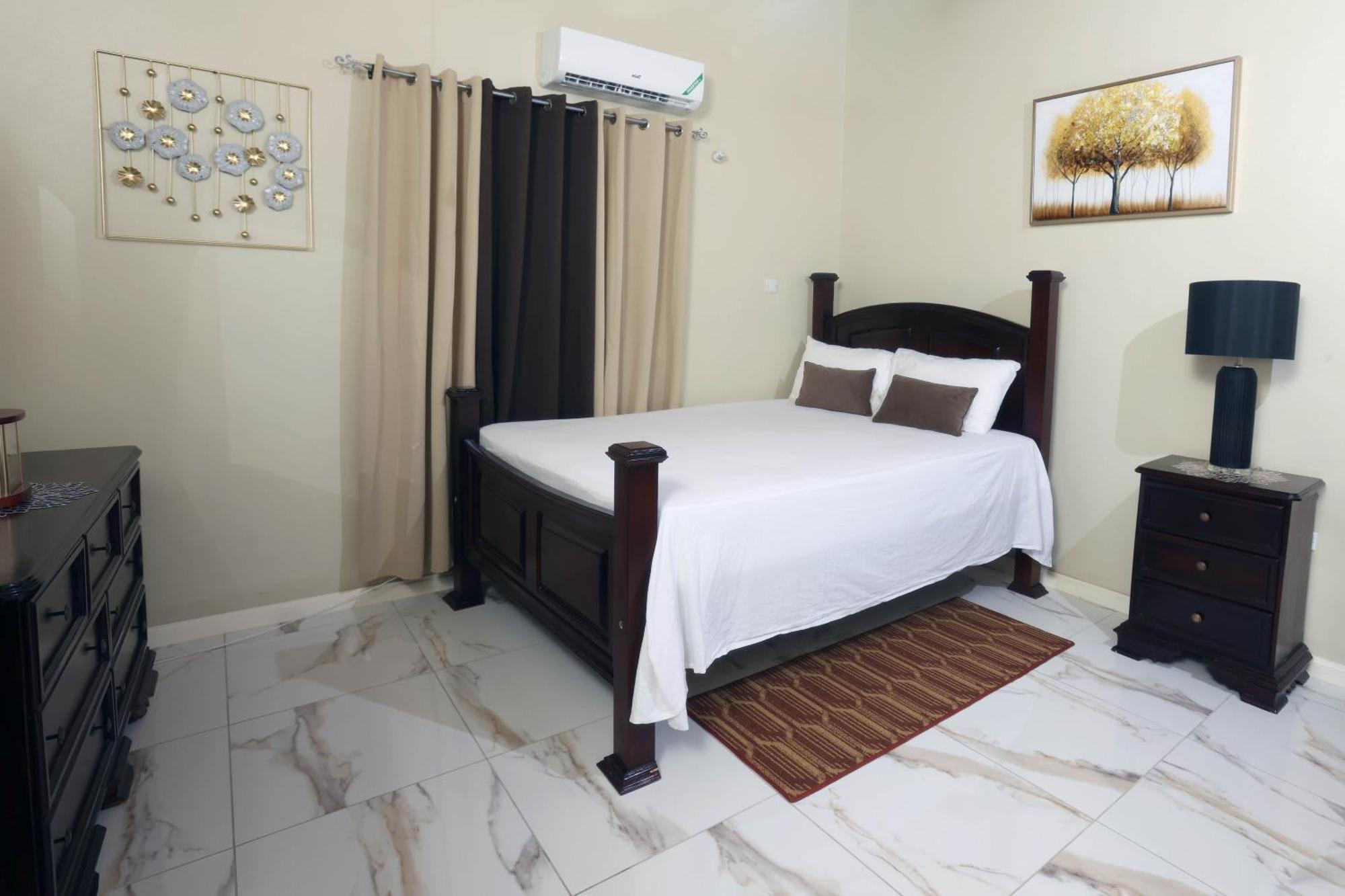 Spacious Luxury 3 Bed Rooms In Kingston Exterior photo