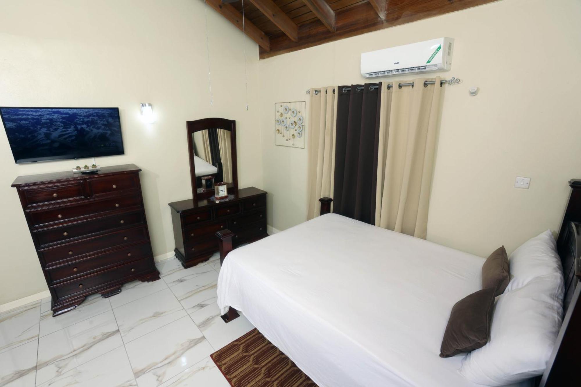 Spacious Luxury 3 Bed Rooms In Kingston Exterior photo