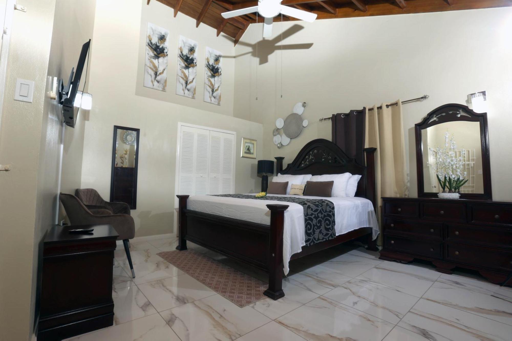 Spacious Luxury 3 Bed Rooms In Kingston Exterior photo