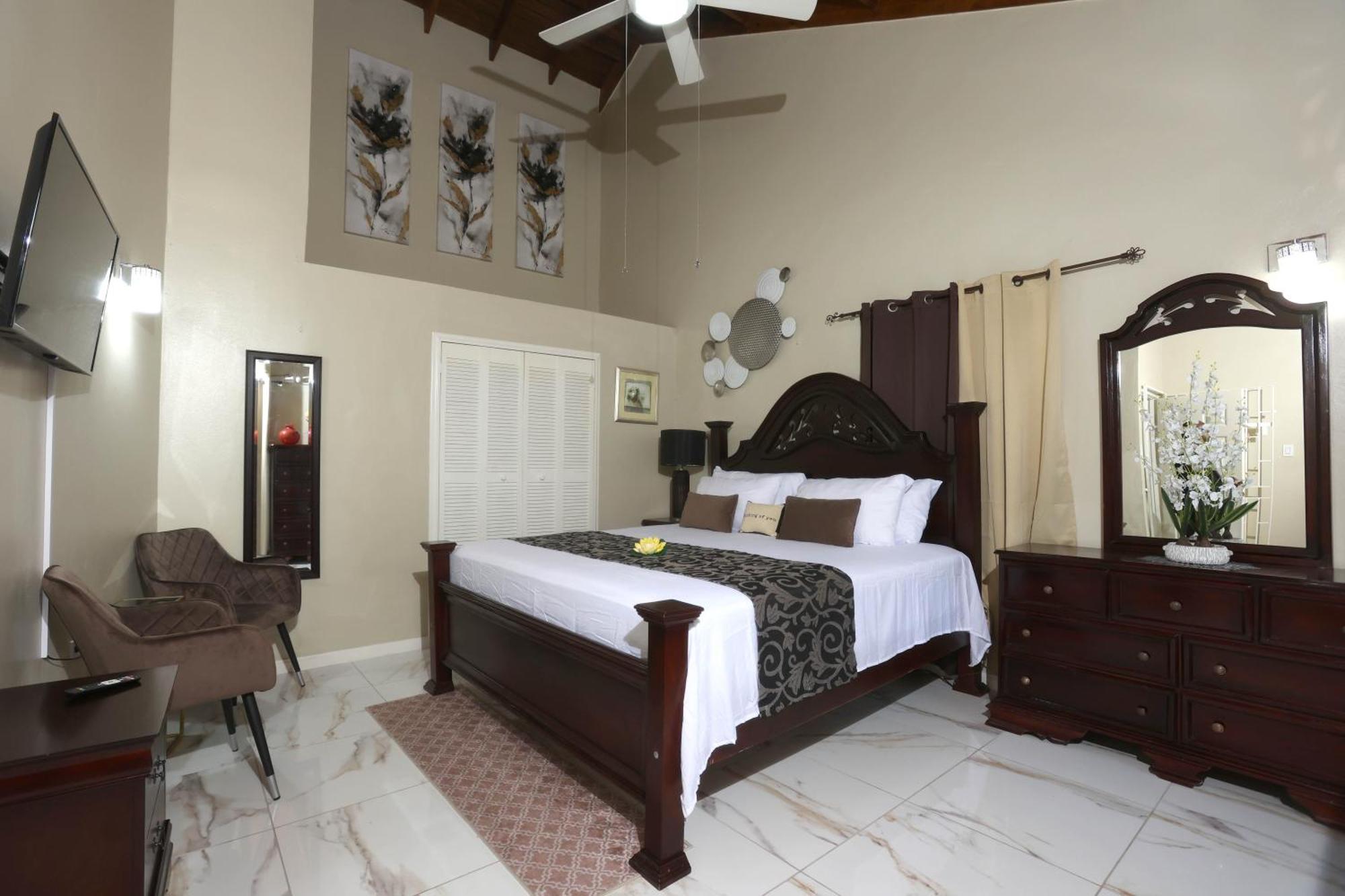 Spacious Luxury 3 Bed Rooms In Kingston Exterior photo