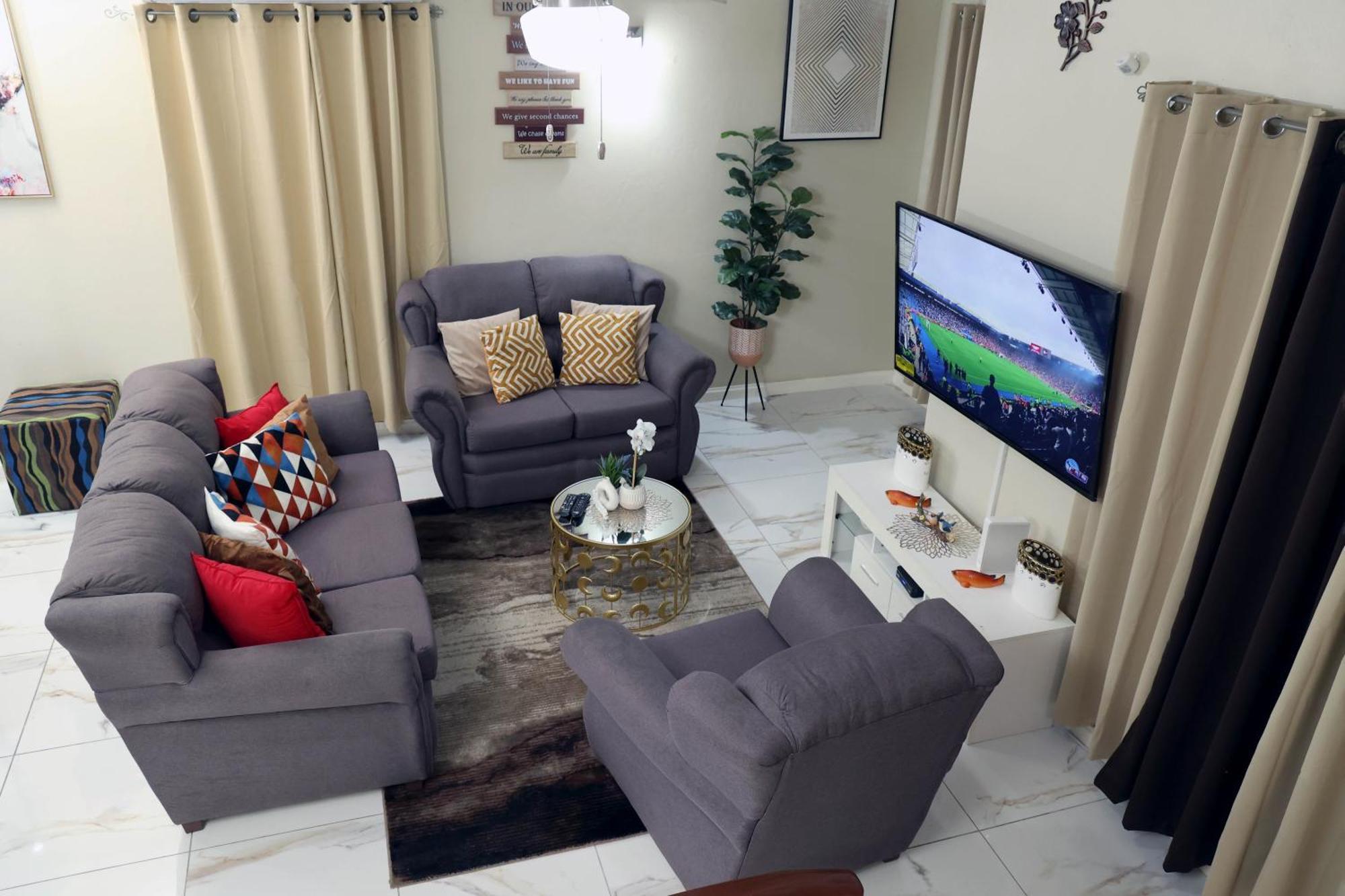 Spacious Luxury 3 Bed Rooms In Kingston Exterior photo