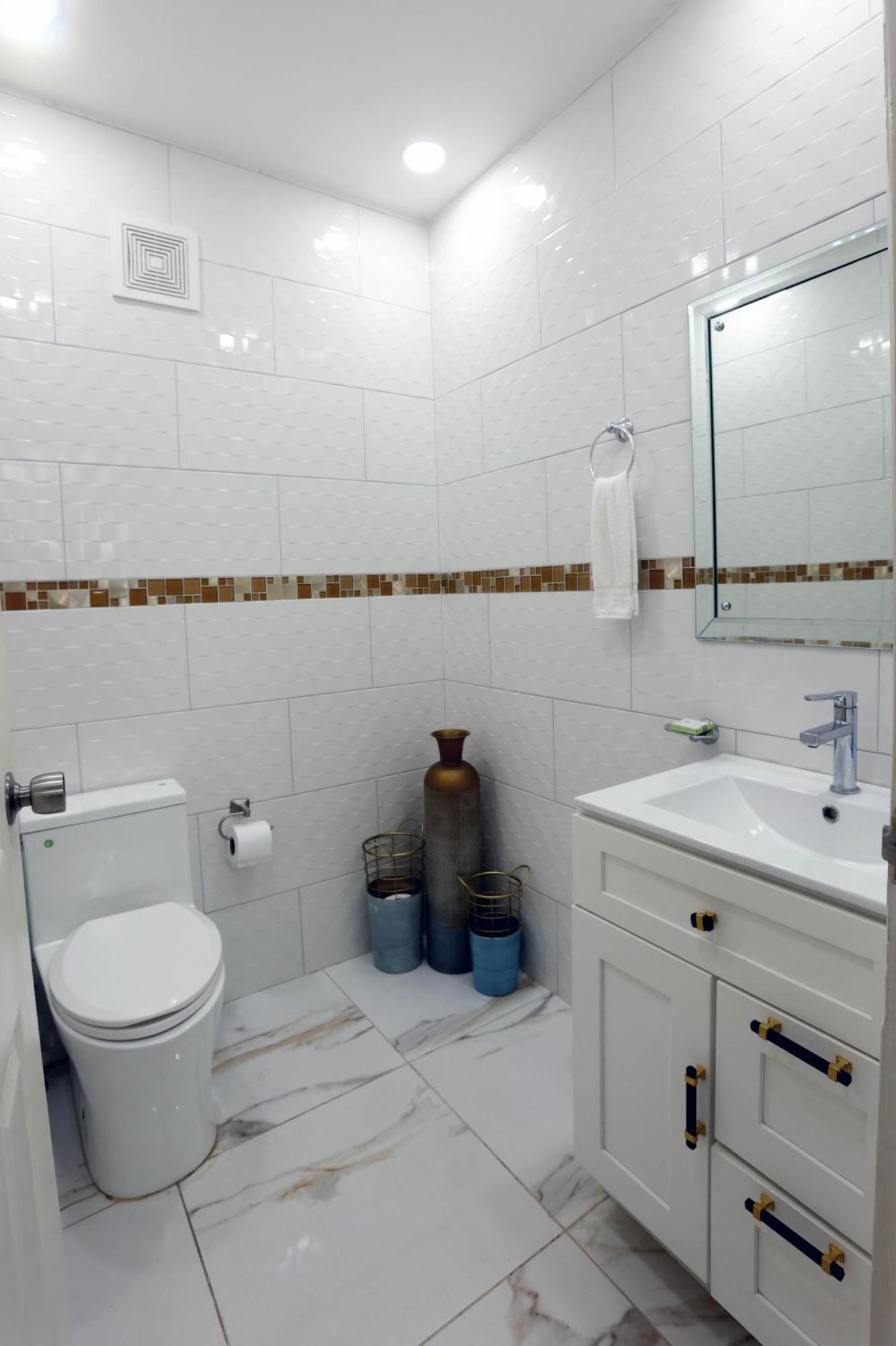 Spacious Luxury 3 Bed Rooms In Kingston Exterior photo