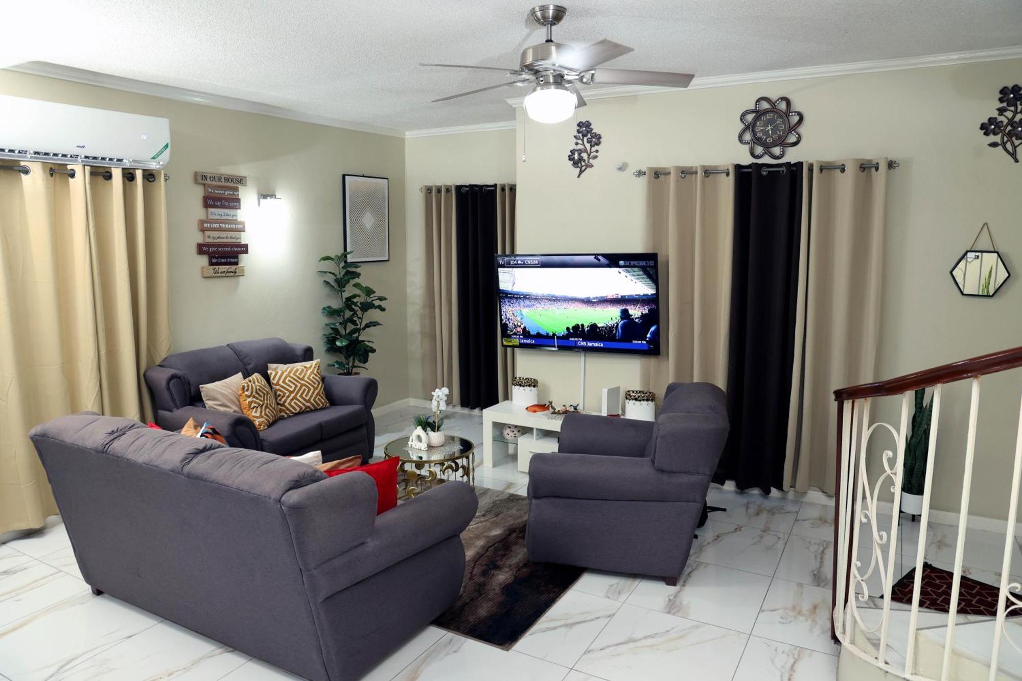 Spacious Luxury 3 Bed Rooms In Kingston Exterior photo