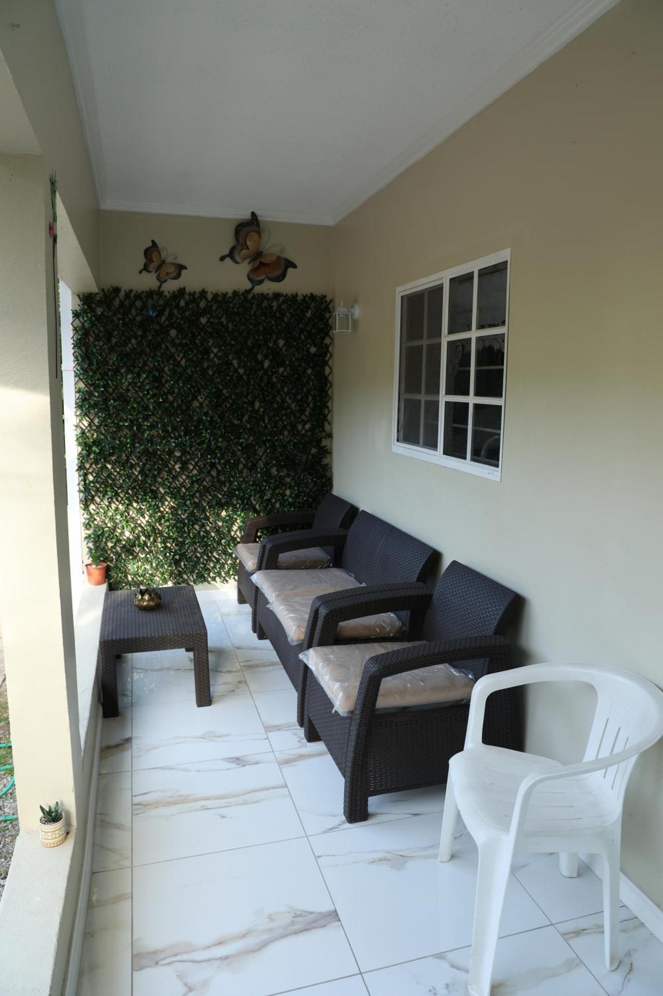 Spacious Luxury 3 Bed Rooms In Kingston Exterior photo